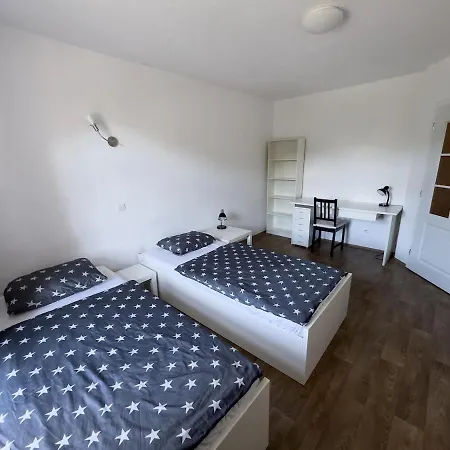 With 5 Beds & Two In The Centre Pressburg