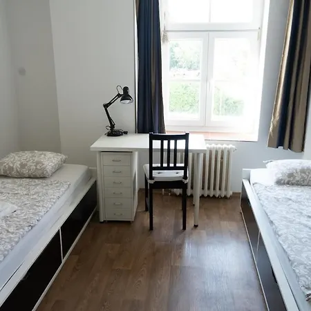 With 5 Beds & Two In The Centre Pressburg