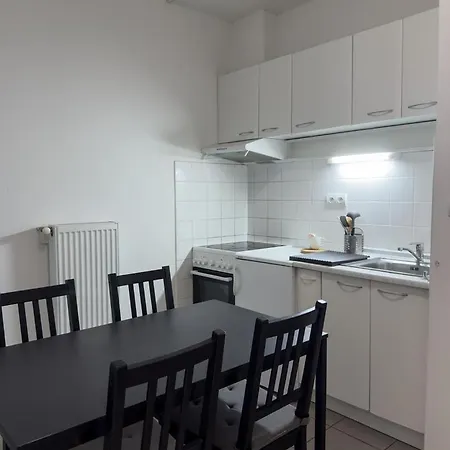 With 5 Beds & Two In The Centre Apartment *