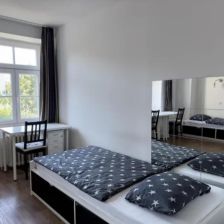 With 5 Beds & Two In The Centre * Pressburg
