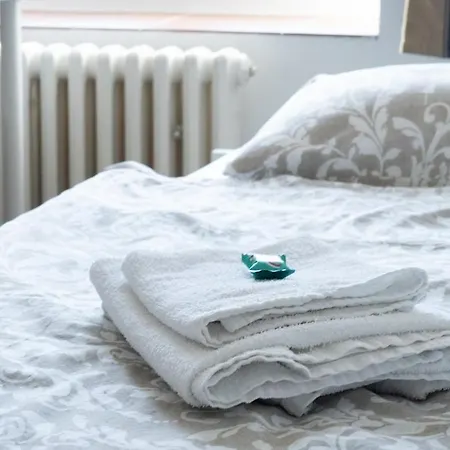 With 5 Beds & Two In The Centre Apartment