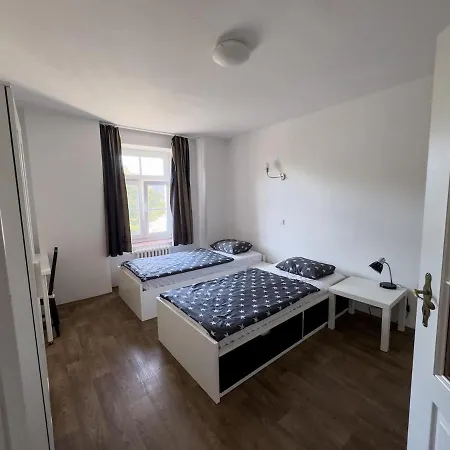 With 5 Beds & Two In The Centre Pressburg