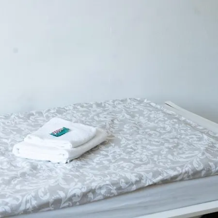 With 5 Beds & Two In The Centre Apartment *
